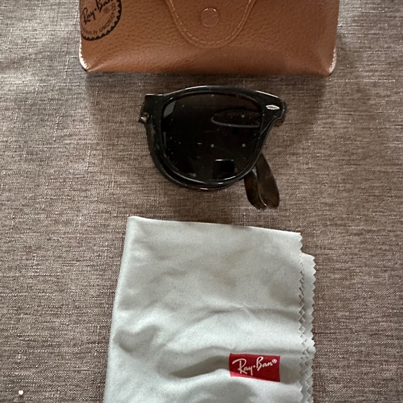 RAY BAN WOMENS WAYFARER FOLDING CLASSIC SUNGLASSES EUC - Picture 11 of 11